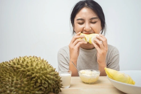 Sầu Riêng Kỵ Gì? 7 Thực Phẩm Không Nên Ăn Cùng Sầu Riêng Bạn Cần Biết