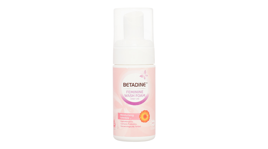 Bọt vệ sinh phụ nữ Betadine Feminine Wash Foam kháng khuẩn chai 100ml.jpg
