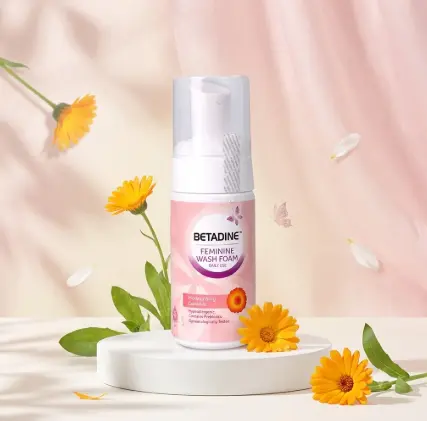 Bọt vệ sinh phụ nữ Betadine Feminine Wash Foam Daily Use Moisturising Calendula (100ml).webp