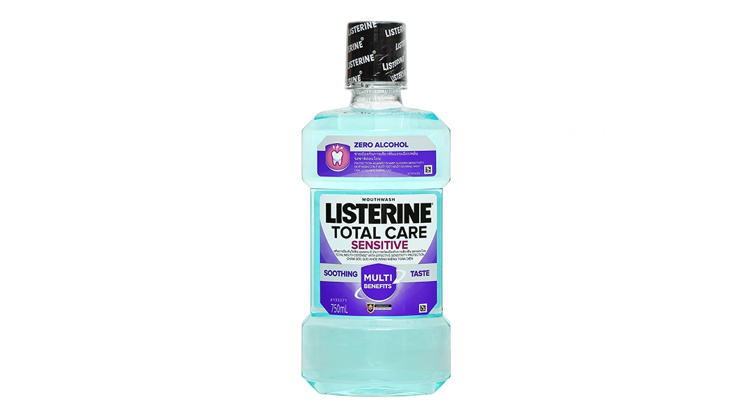 Nước súc miệng Listerine Total Care Sensitive hơi thở thơm mát chai 750ml.webp