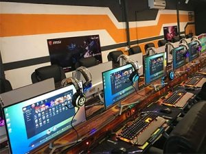Đánh giá thiết bị phòng game ngoài máy trạm