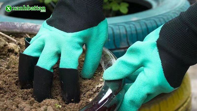 Găng tay và đồ bảo hộ làm vườn