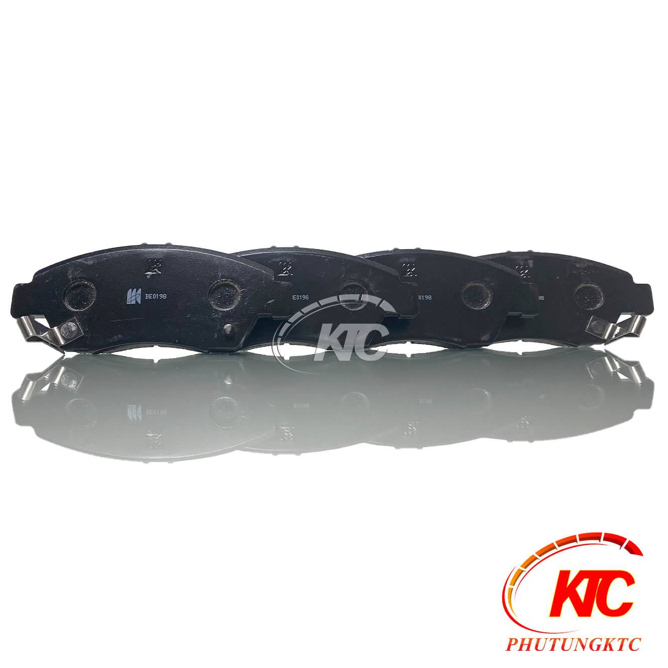 Bố thắng trước hàng MK, D5070M