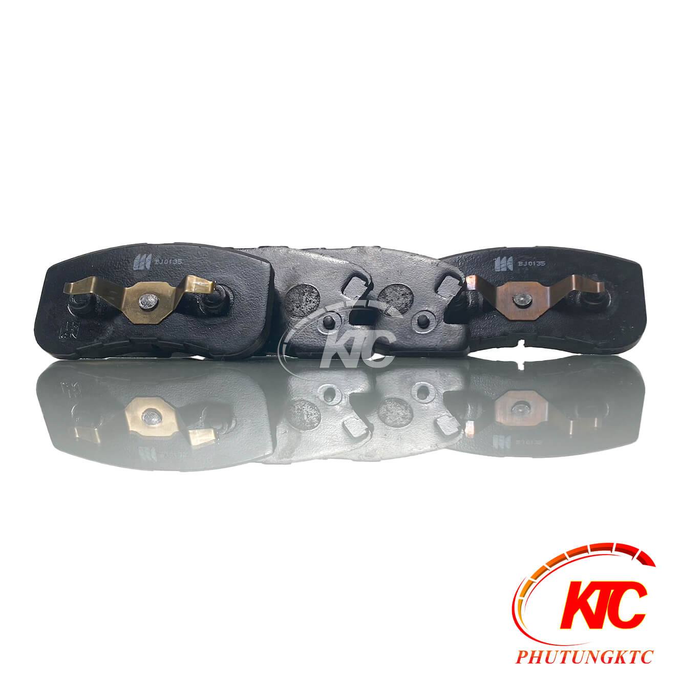 Bố thắng trước hàng MK, D0034