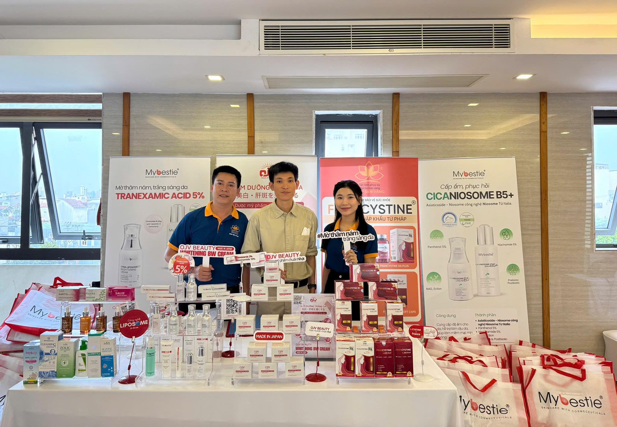 DMP SEN VÀNG RA MẮT SẢN PHẨM MỚI OJV BEAUTY WHITENING BW CREAM TẠI HỘI NGHỊ KHOA HỌC CHUYÊN NGÀNH DA LIỄU TP ĐÀ NẴNG 2025.