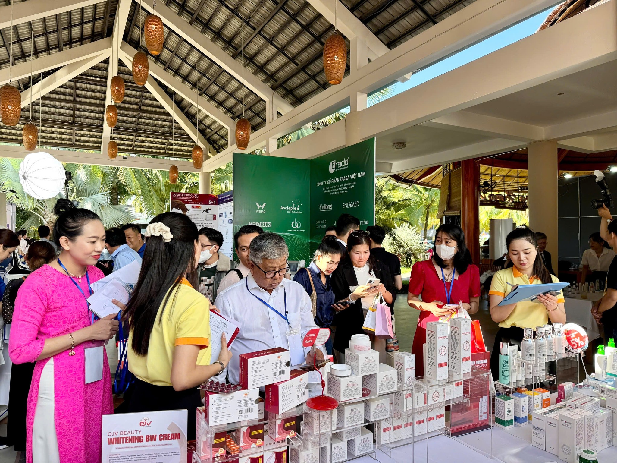 DMP Sen Vàng chúc mừng Hội nghị Da liễu học Mekong lần thứ VIII diễn ra tại TP Rạch Giá