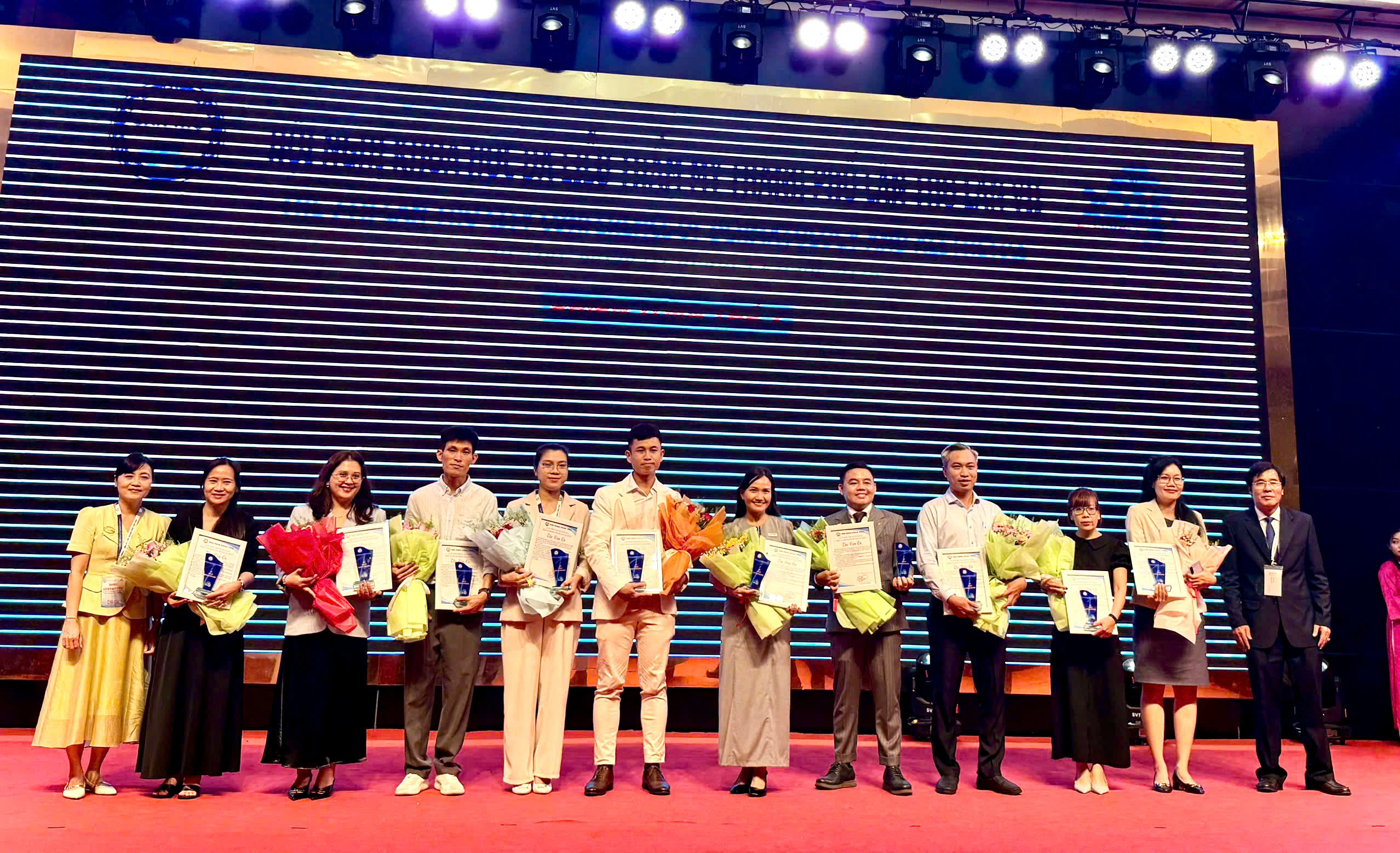 CHUC-MUNG-HOI-NGHI-KHOA-HOC-DA-LIEU-THAM-MY-THANH-PHO-CAN-THO-LAN-THU-VII-NAM-2025-THANH-CONG-TOT-DEP-_z7183276817291_5297bc32b745d20e05292d86f767cdde.jpg