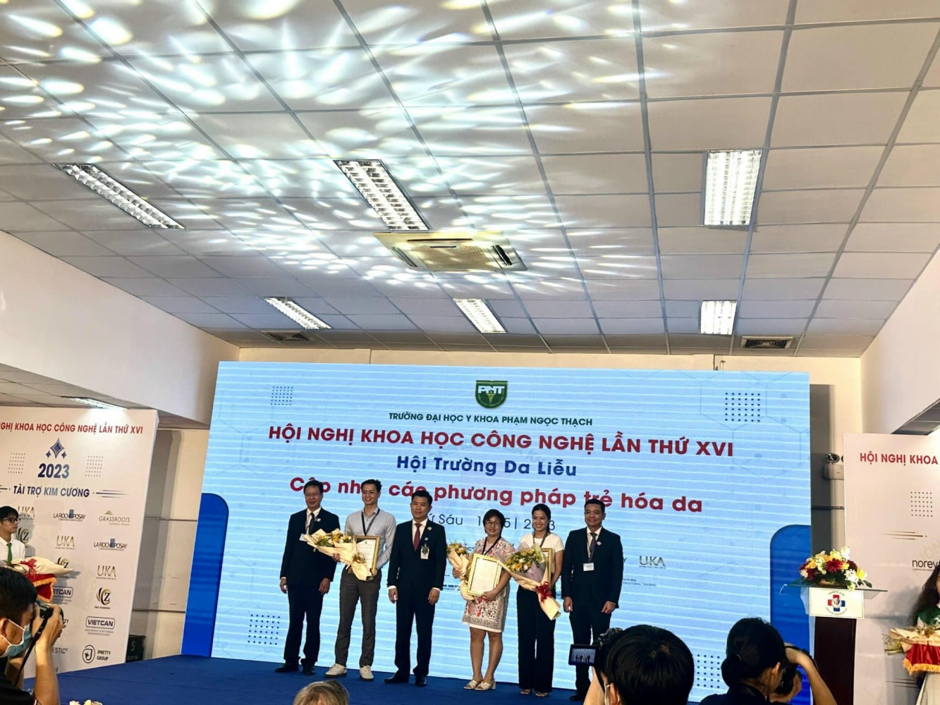 Chuc-Mung-Hoi-Nghi-Khoa-Hoc-Cong-Nghe-Lan-Thu-XVI-Truong-Dai-Hoc-Y-Khoa-Pham-Ngoc-Thach-Dien-Ra-Thanh-Cong-Tot-Dep_347230389_1498371803900286_9199579239729251121_n (1).jpg