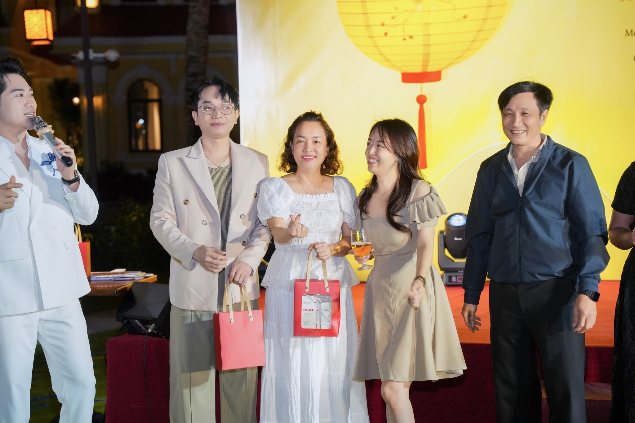 DEM-TIEC-THAN-MAT-CUNG-DUOC-MY-PHAM-SEN-VANG-TAI-NESTA-HOI-AN-RESORT-amp-SPA_585875823_1478170630980982_2482136103778259751_n.jpg