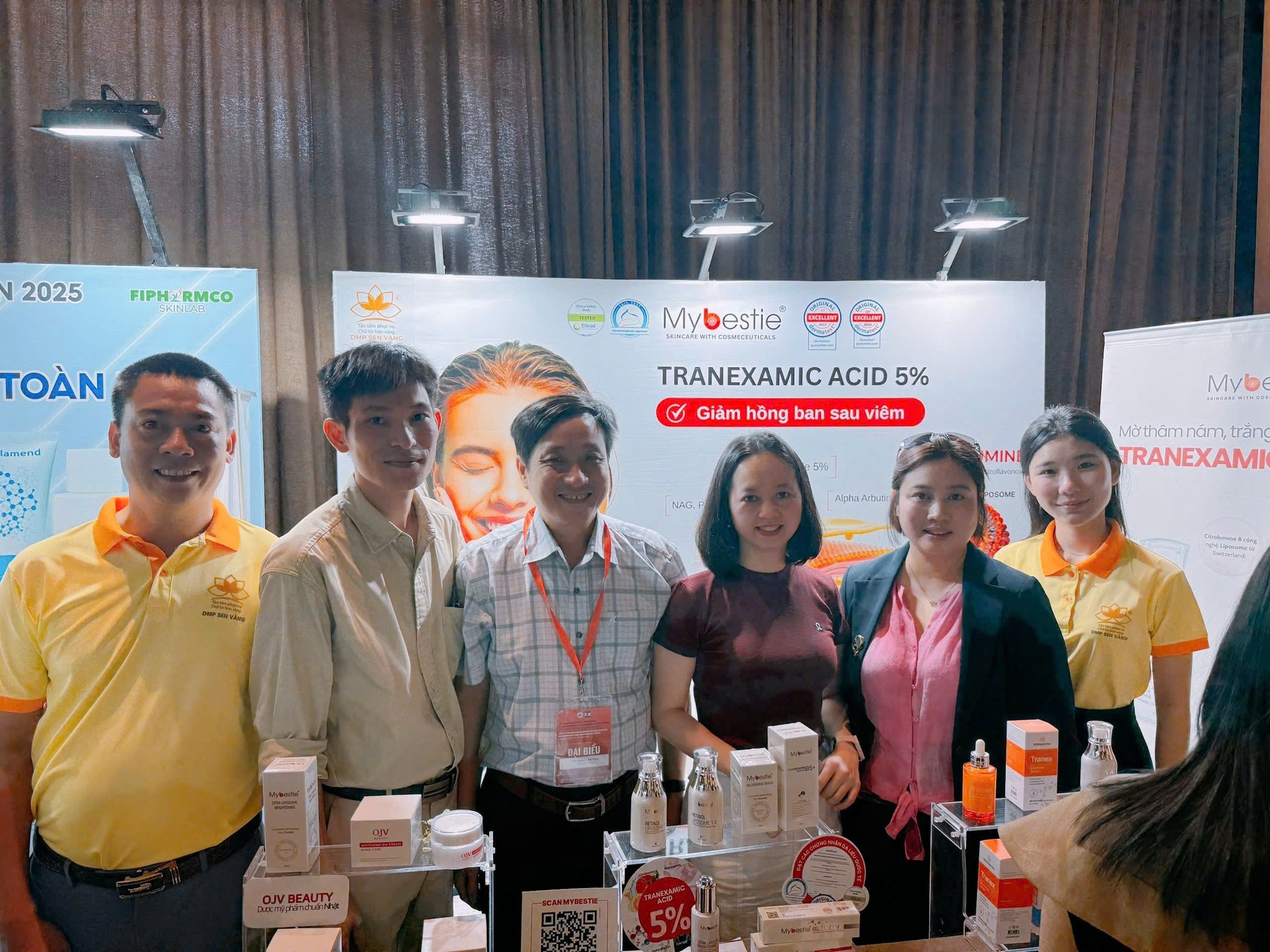 DUOC-MY-PHAM-SEN-VANG-CHUC-MUNG-HOI-NGHI-DA-LIEU-TOAN-QUOC-THUONG-NIEN-2025-DIEN-RA-THANH-CONG-TOT-DEP_581943209_1472730328191679_3944131391918135845_n (1).jpg