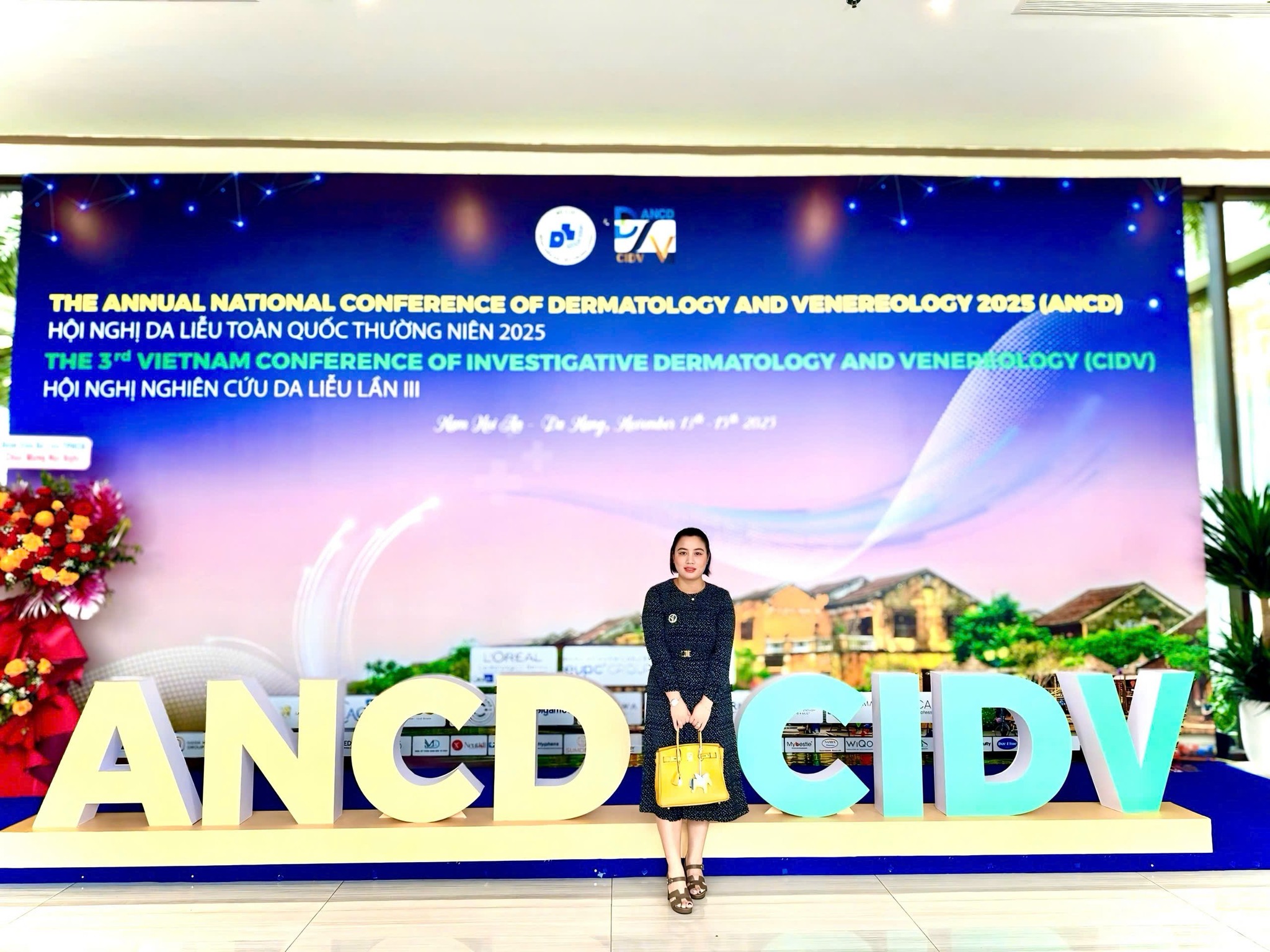 DUOC-MY-PHAM-SEN-VANG-CHUC-MUNG-HOI-NGHI-DA-LIEU-TOAN-QUOC-THUONG-NIEN-2025-DIEN-RA-THANH-CONG-TOT-DEP_582533534_1472722341525811_1554790235208883212_n (1).jpg