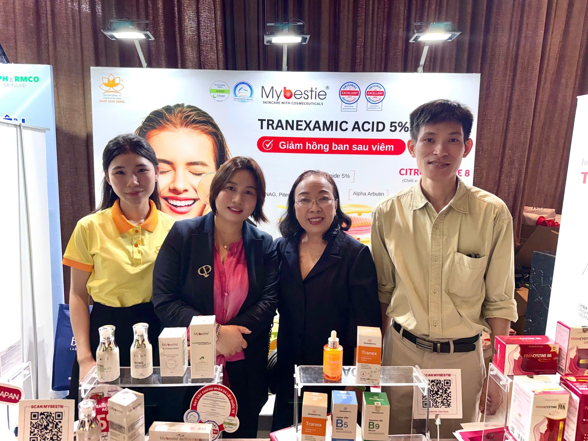 DUOC-MY-PHAM-SEN-VANG-CHUC-MUNG-HOI-NGHI-DA-LIEU-TOAN-QUOC-THUONG-NIEN-2025-DIEN-RA-THANH-CONG-TOT-DEP_583746449_1472722588192453_9026374052577469220_n (1).jpg