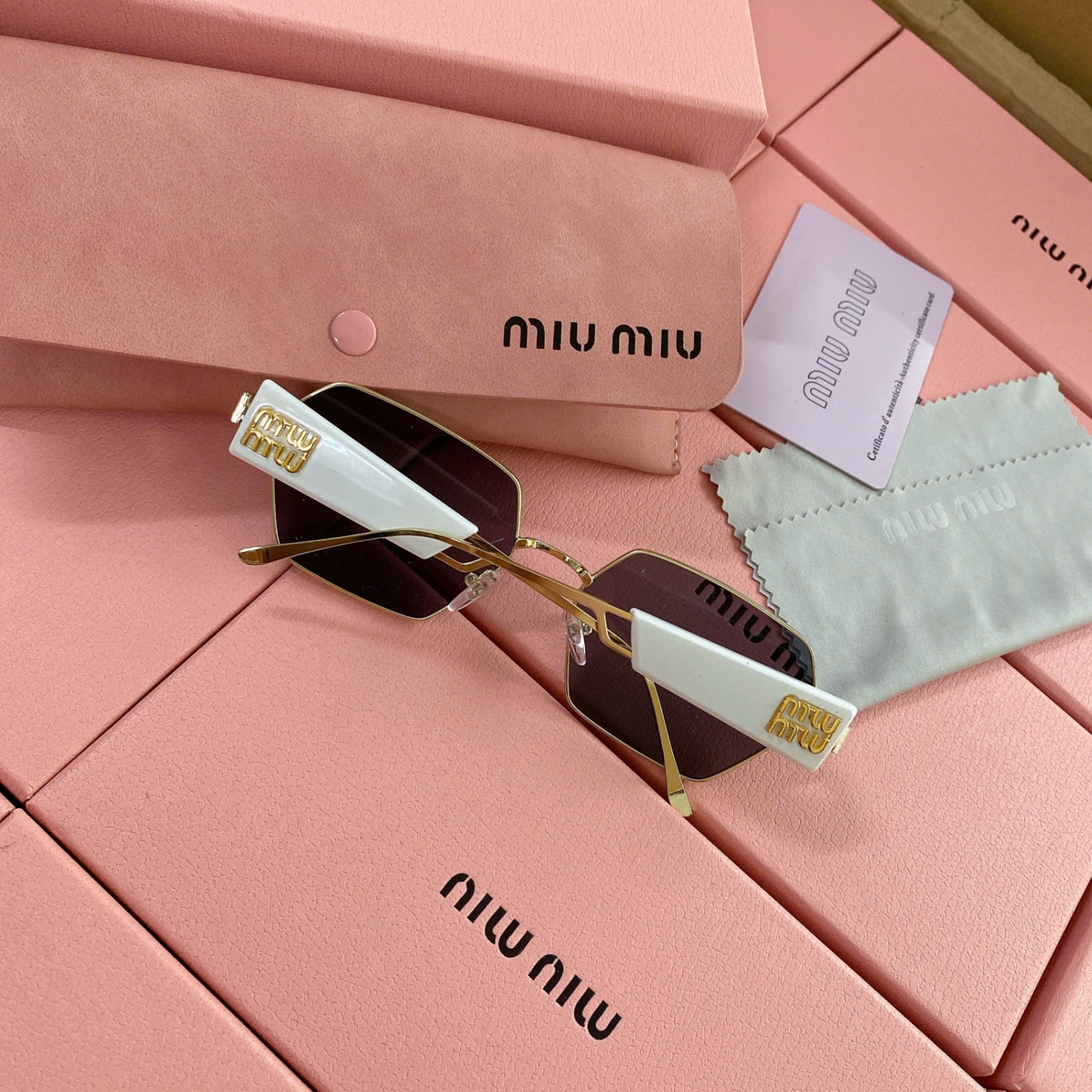 1405# Kính thời trang Miu miu