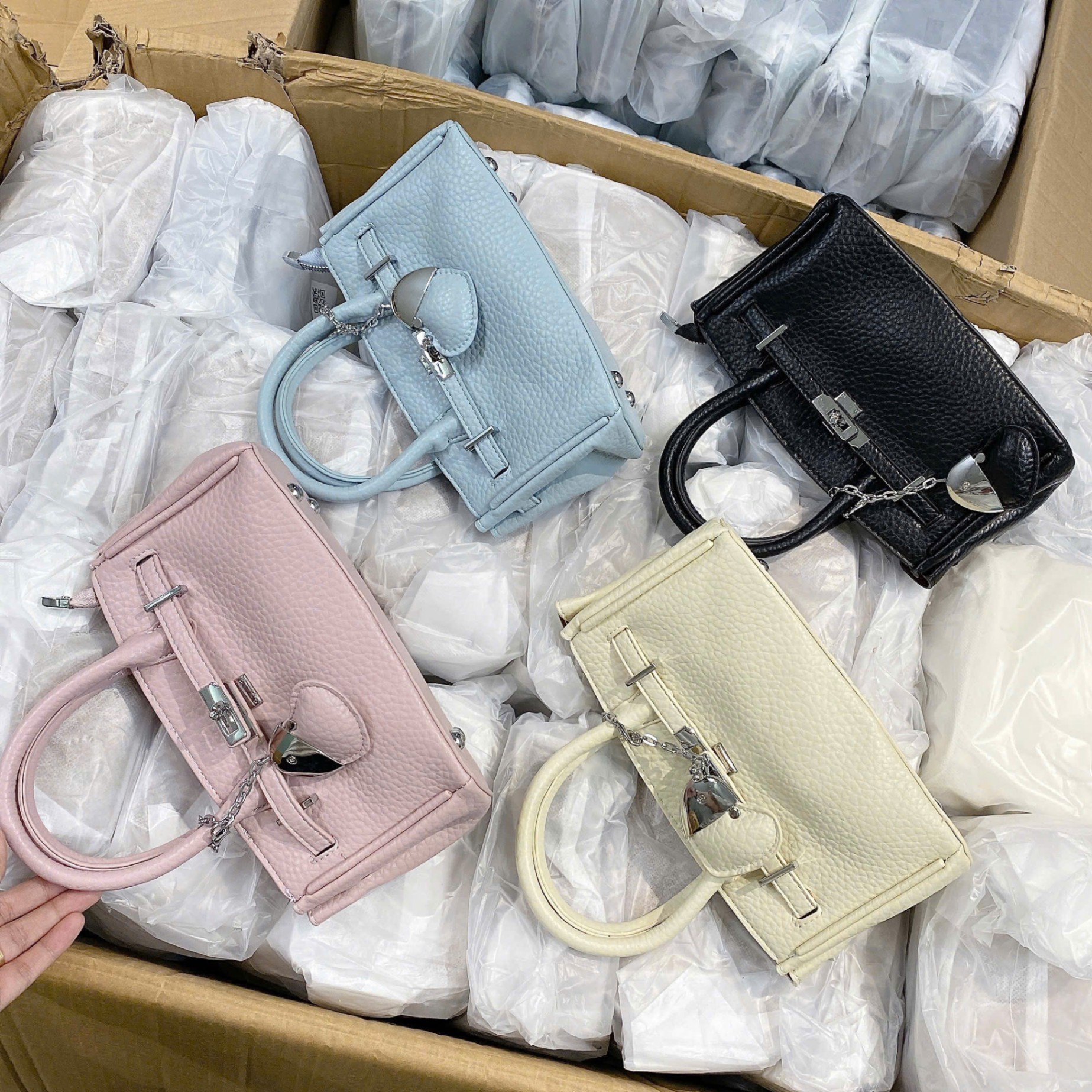 6053# Túi dáng ngang charm tim