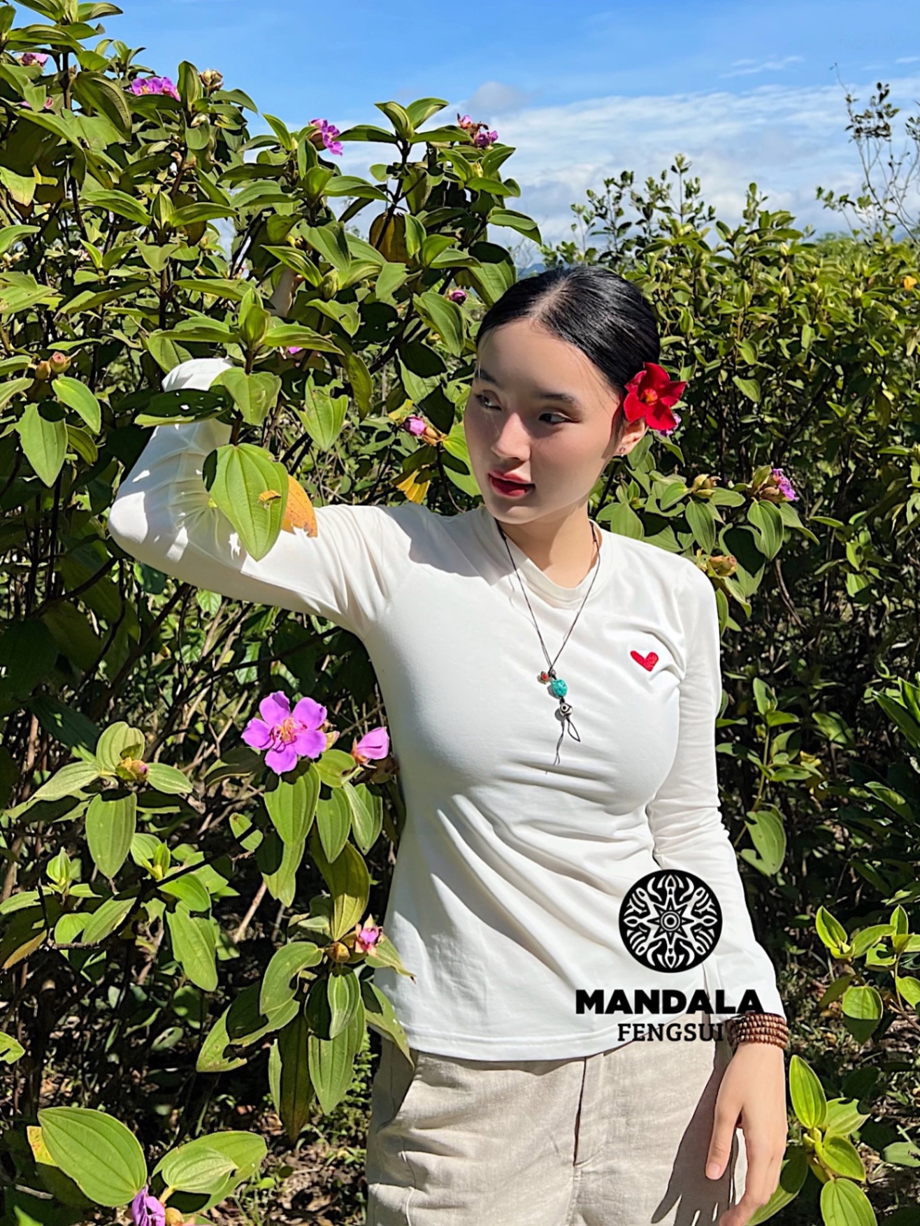 Áo thun cotton trắng thêu trái tim