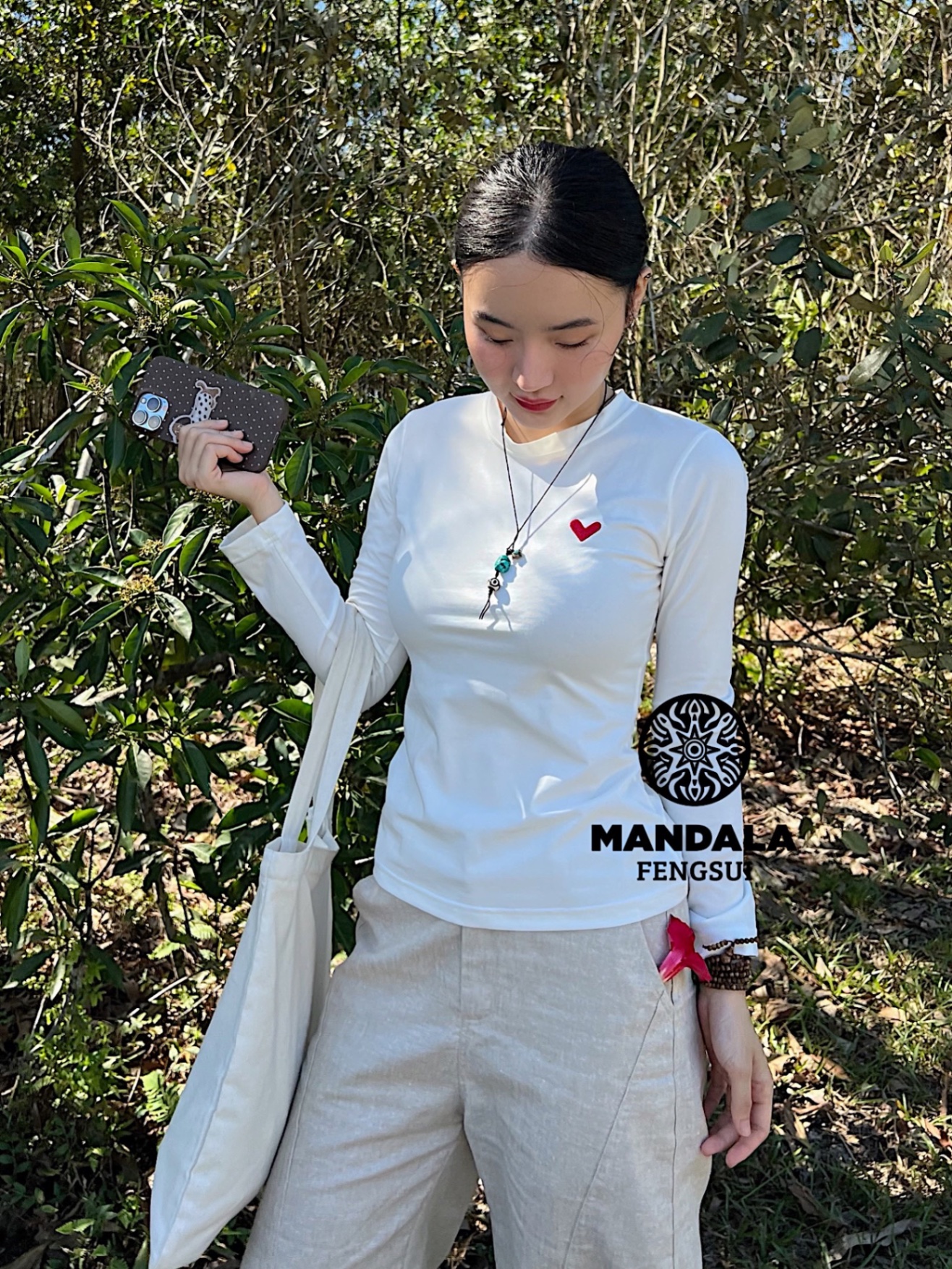 Áo thun cotton trắng thêu trái tim