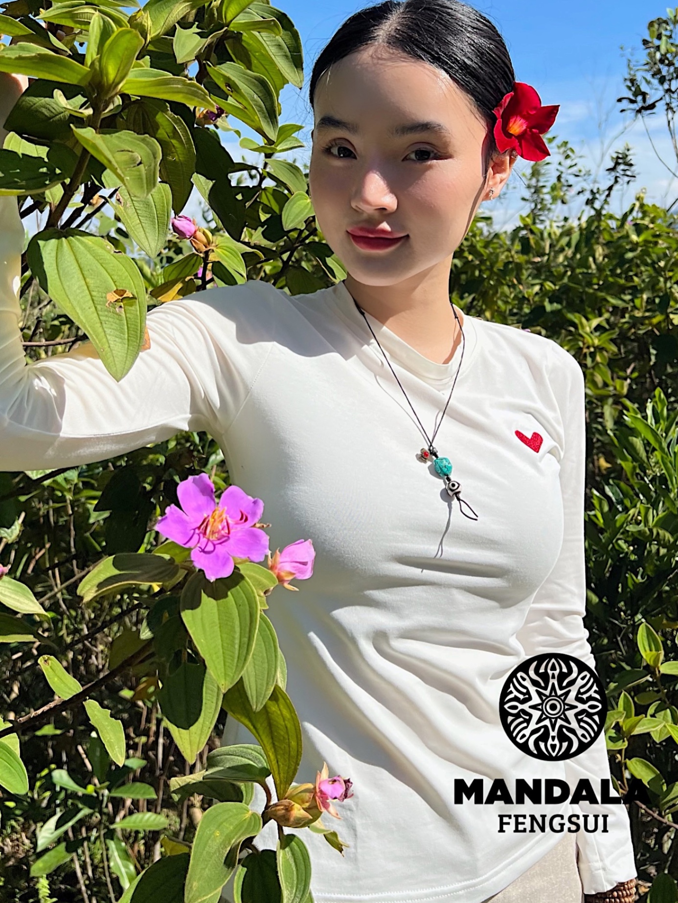 Áo thun cotton trắng thêu trái tim