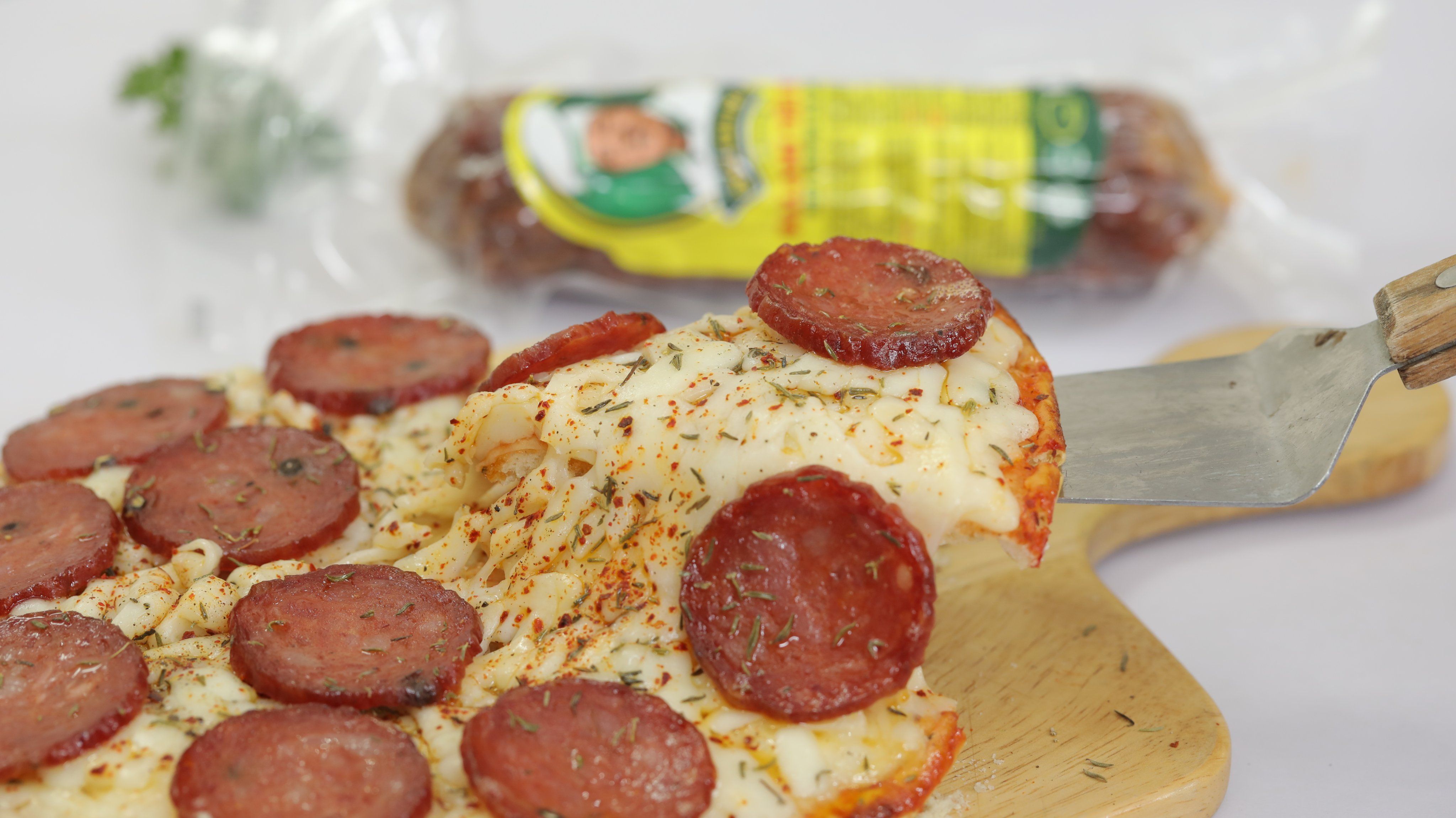 Pizza Salami - món ngon chế biến đơn giản mà cực hấp dẫn