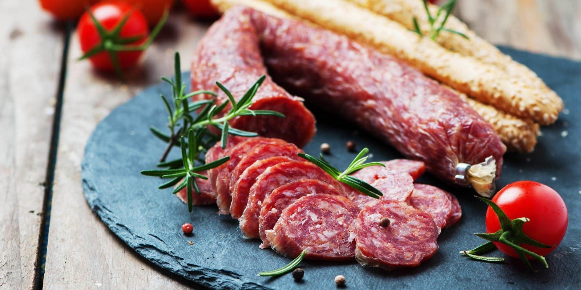 Salami khô thông thường sau khi đóng gói   sẽ có thời hạn sử dụng khoảng 3 tháng trở lên