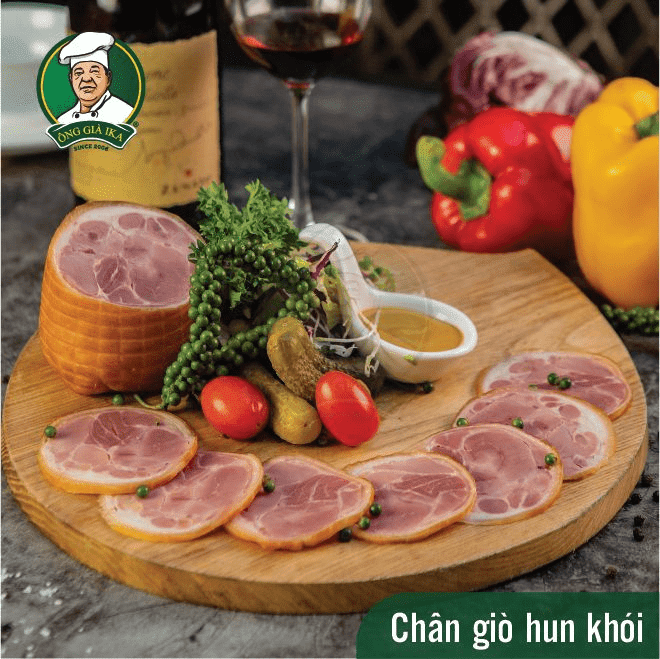 Chân giò hun khói - “Siêu phẩm” làm nên   tên tuổi của thương hiệu Ông già IKA