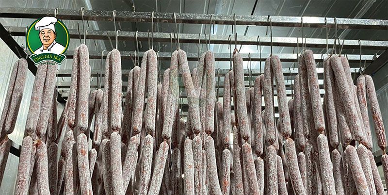 Nhiệt độ thích hợp để làm salami trung bình nhanh vào khoảng 22-24 độ C