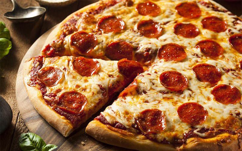 Salami lên men nhanh thường được dùng để làm nhân pizza