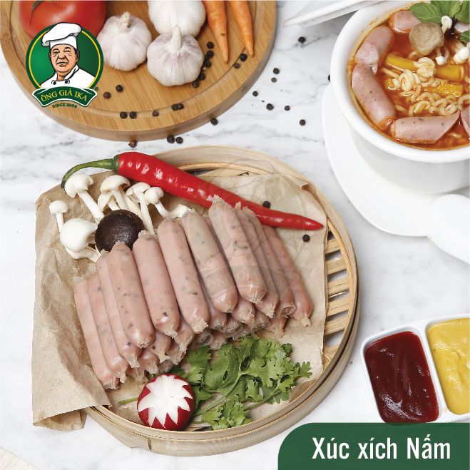 Xúc xích được sản xuất trong quy trình khép kín, đảm bảo an toàn vệ sinh thực phẩm.