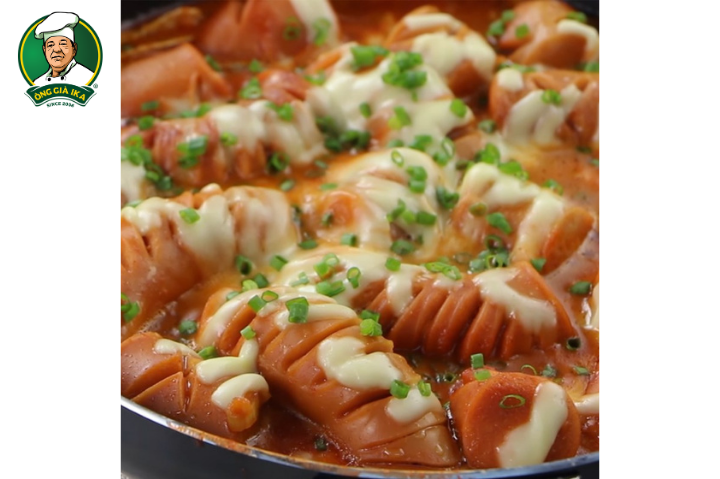 Xuc-xich-lam-mon-gi-ngon-Goi-y-3-cong-thuc-che-bien-sieu-HAP-DAN.png