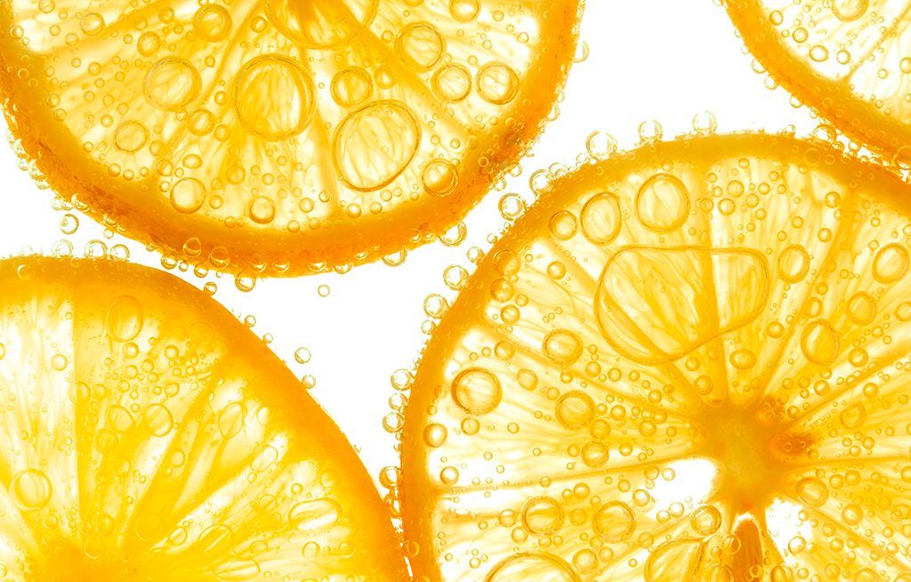 Tại sao chúng ta nên sử dụng vitamin C trong suốt cuộc đời chăm sóc da của mình?