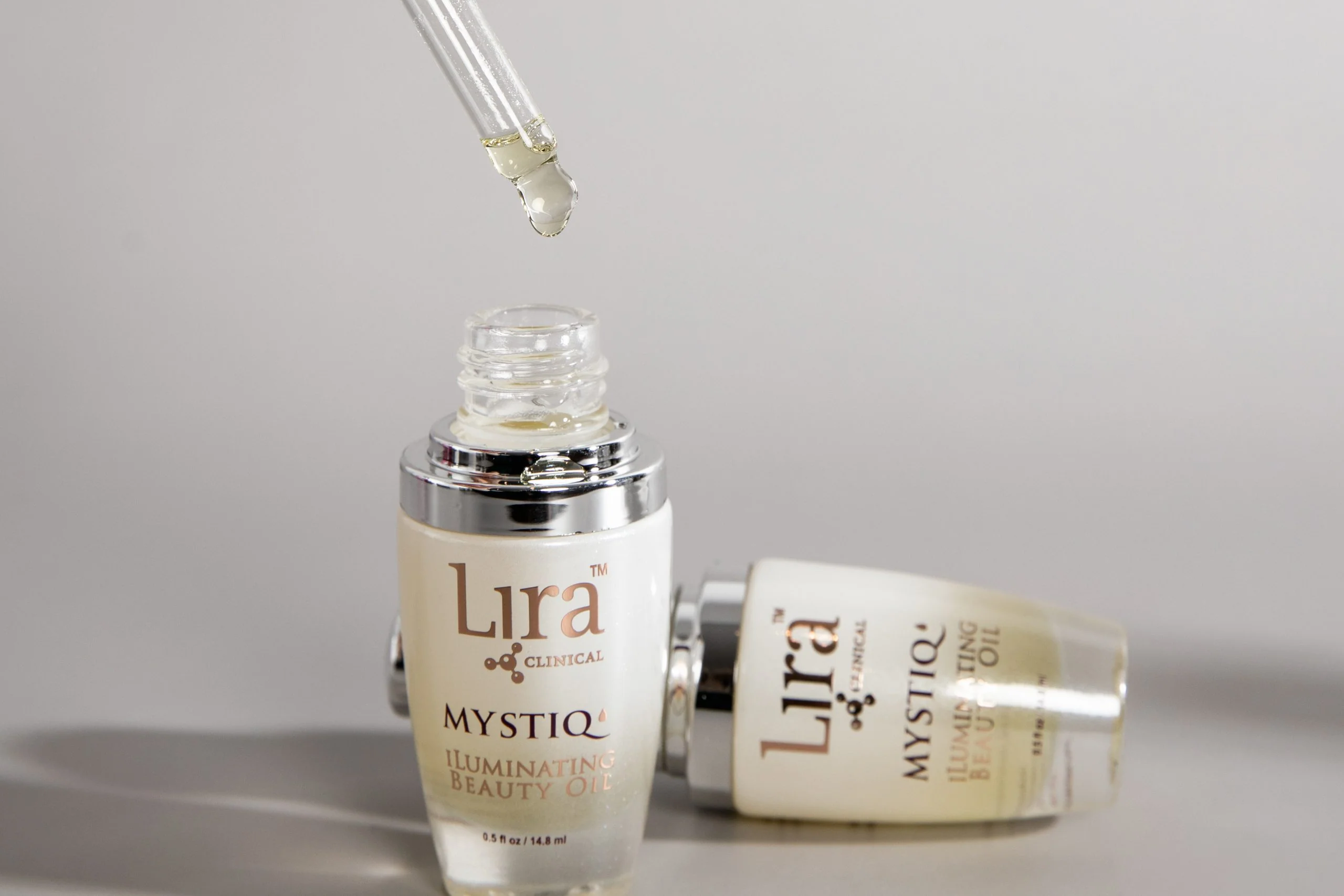 Dau-Duong-Lam-Sang-amp-Phuc-Hoi-Da-Cao-Cap-Lira-Clinical-MYSTIQ-iLuminating-Beauty-Oil-2.webp?v=1780750230