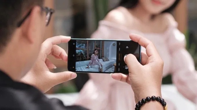 Không đứng quá xa đối tượng