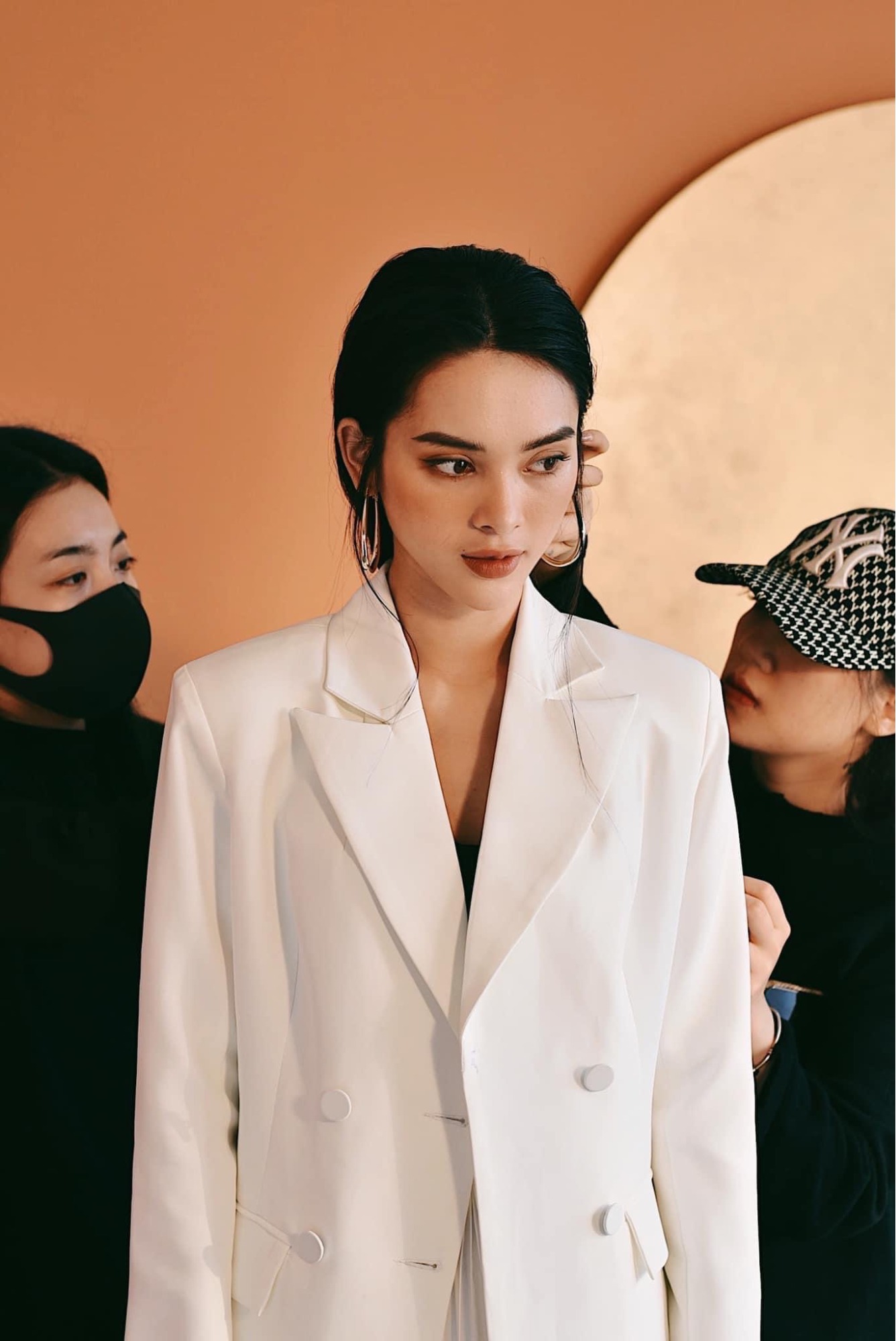 Thuê chụp mẫu quần áo