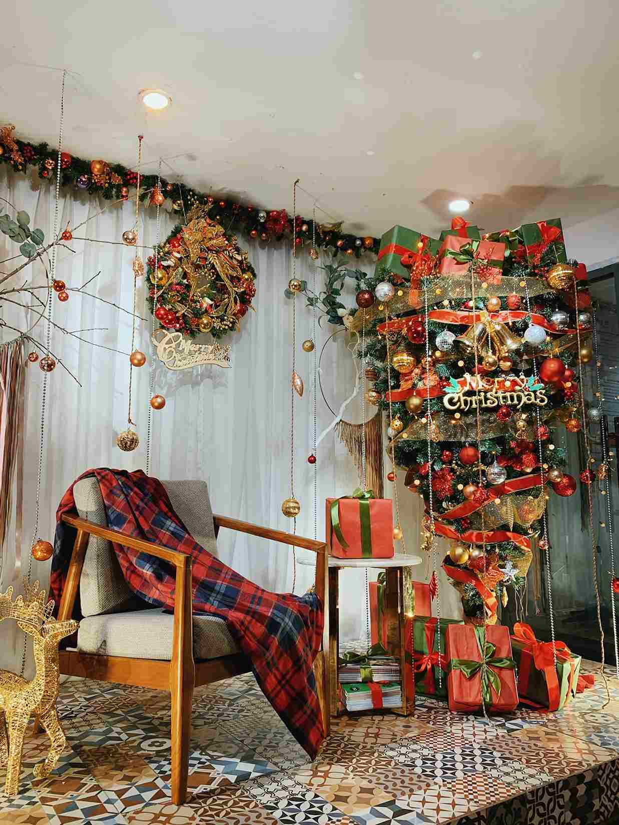 Trill Rooftop - một trong những địa điểm chụp ảnh noel độc đáo tại Hà Nội