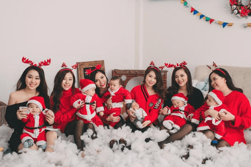 Rủ người thân và bạn bè chụp ảnh giáng sinh