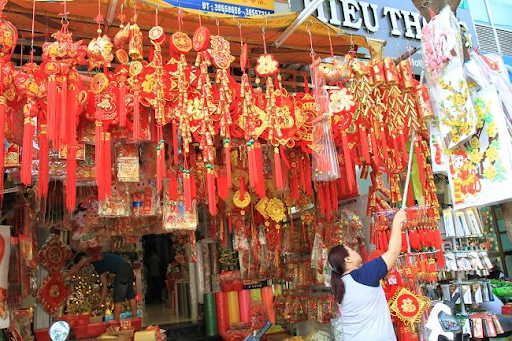 ”Phố Hàng Mã” của Sài Gòn là địa điểm chụp hình tết ở tphcm thu hút trước đến nay.