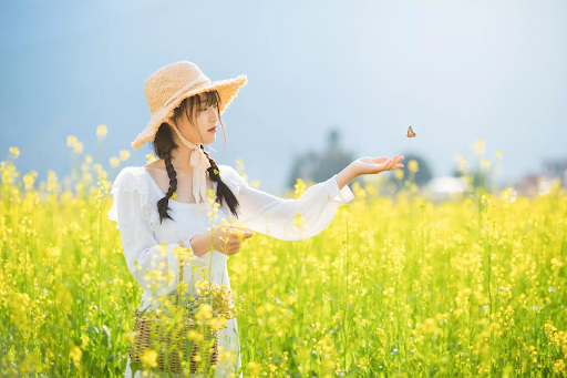 Chụp ảnh 20-10 vào buổi sáng giúp dễ dàng kiểm soát ánh sáng