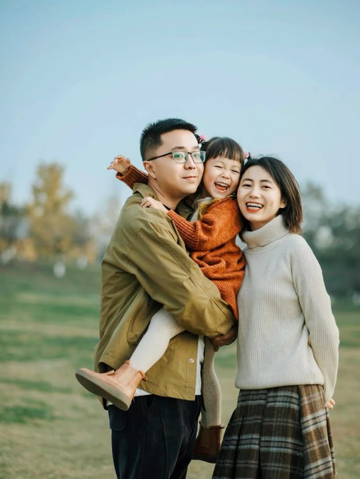 Concept chụp ảnh gia đình 3 người ngoài trời đẹp lung linh