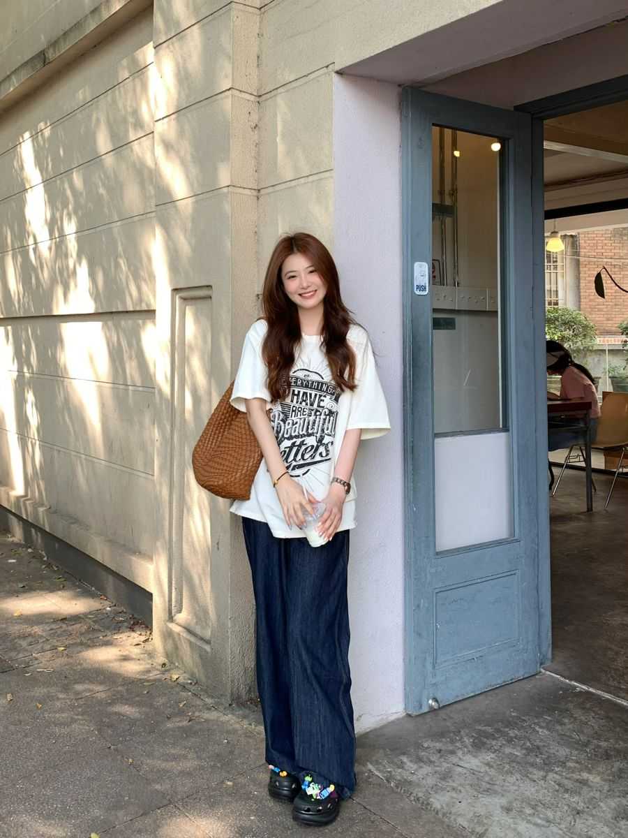 Quần jean phối áo thun oversize – Phong cách trẻ trung, năng động