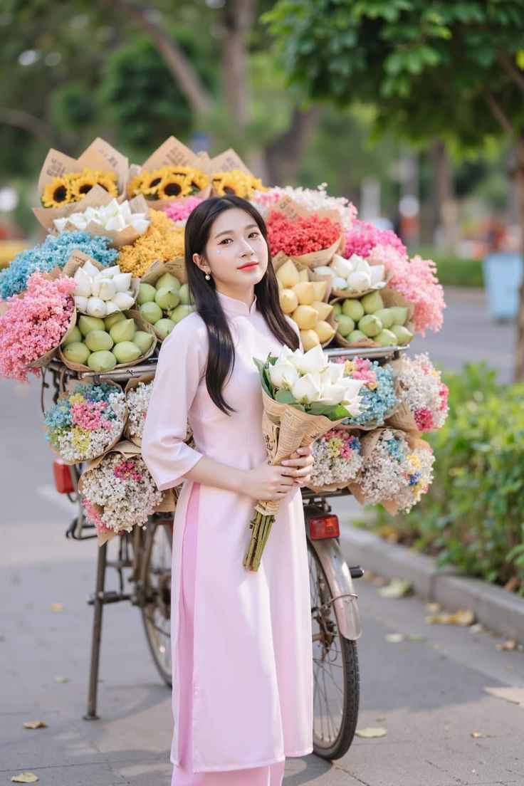 Cách tạo dáng khi mặc áo dài mùa thu Hà Nội