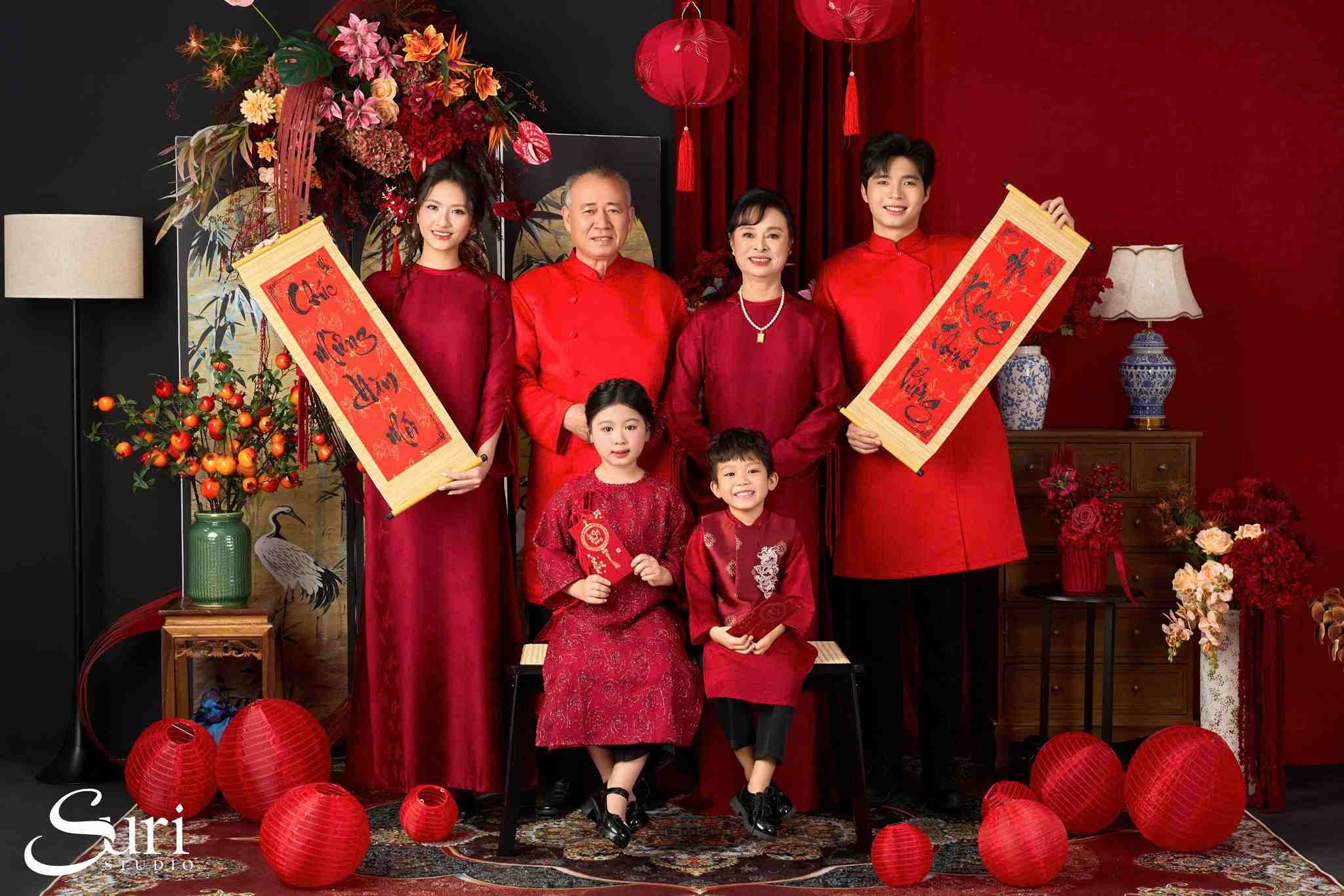 Chụp ảnh gia đình dịp tết ở Suri studio là hoàn toàn hợp lý