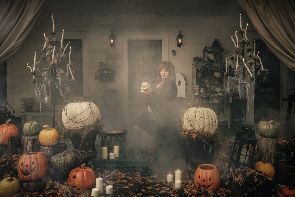 Hóa trang ma vương vampire u tăm trong lâu đài cổ