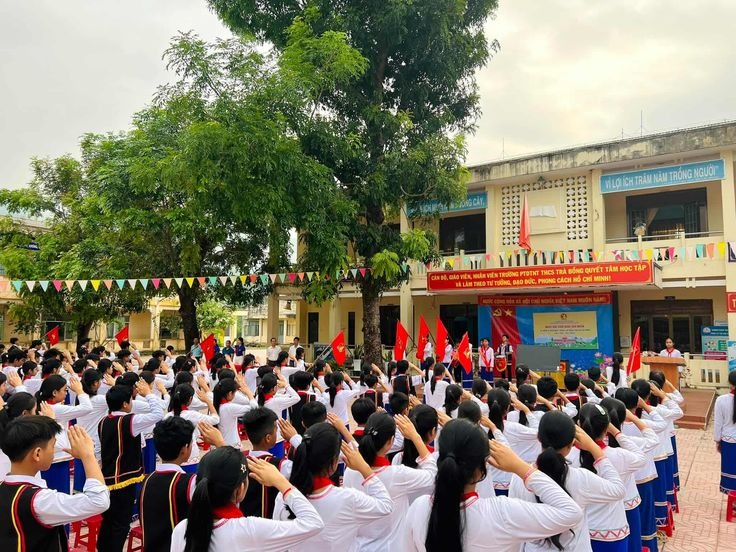 Toàn cảnh chào cờ