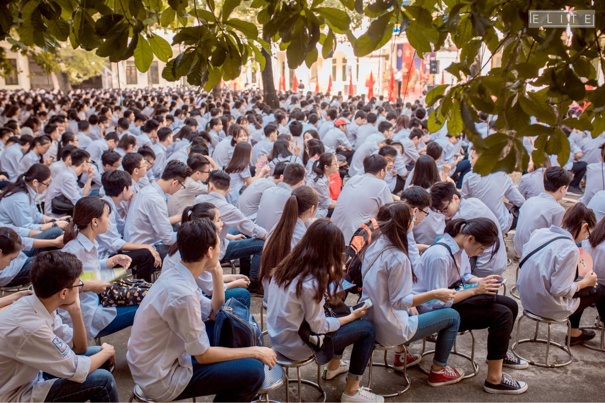 Chụp góc nghiêng sân trường