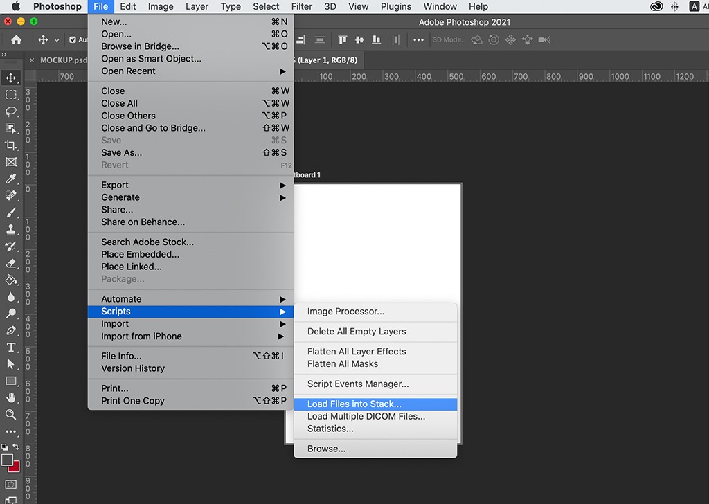Mở phần mềm Photoshop và xếp hai bức ảnh