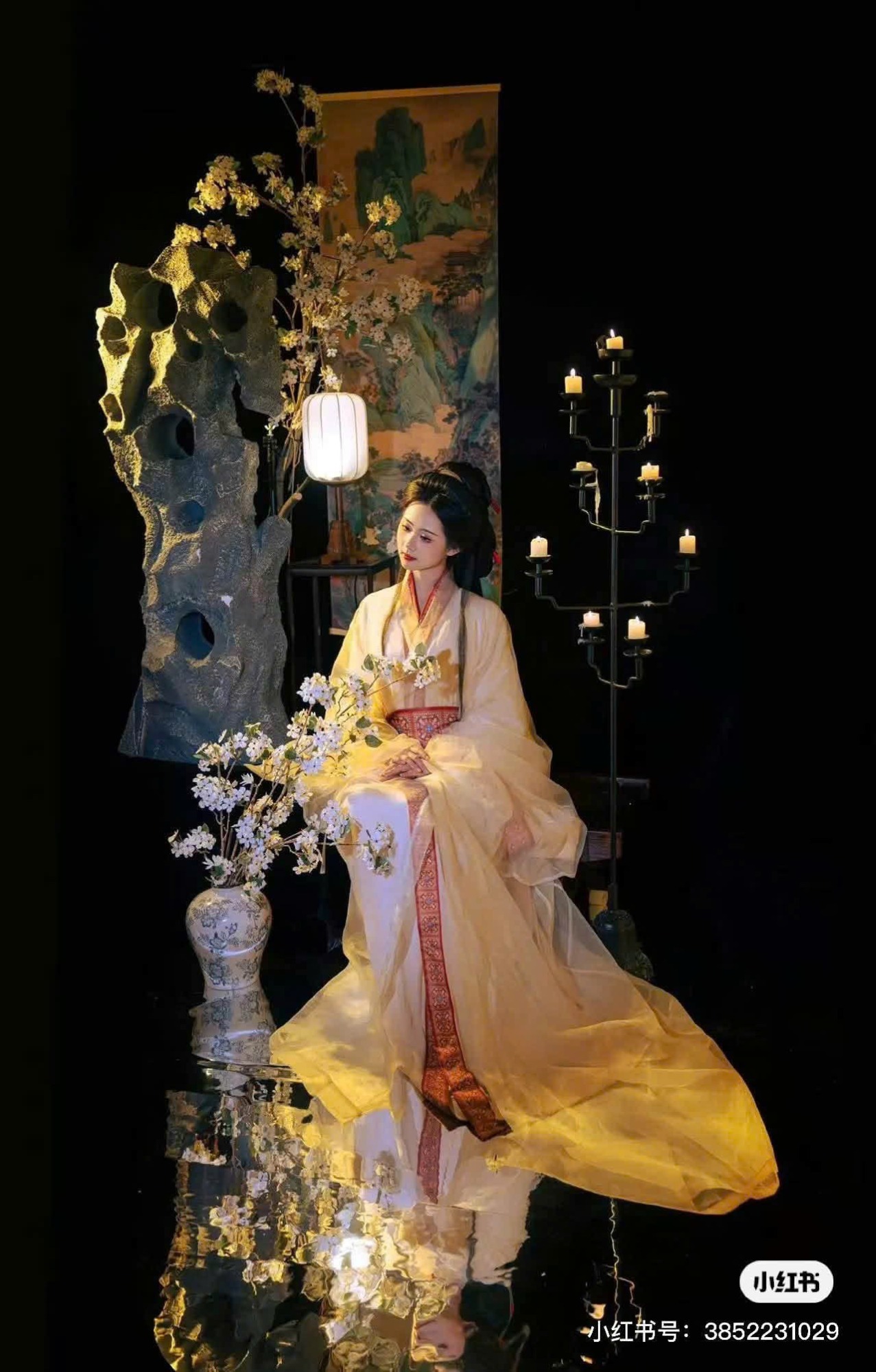 Nàng thơ dưới ánh trăng