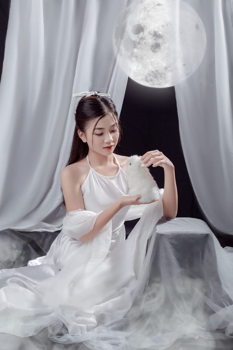 Chụp ảnh với thỏ ngọc