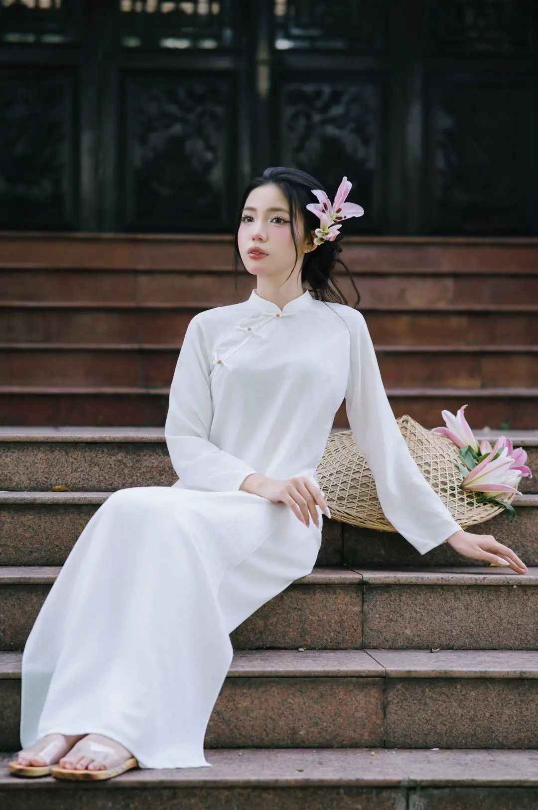 Dáng ngồi chụp ảnh áo dài
