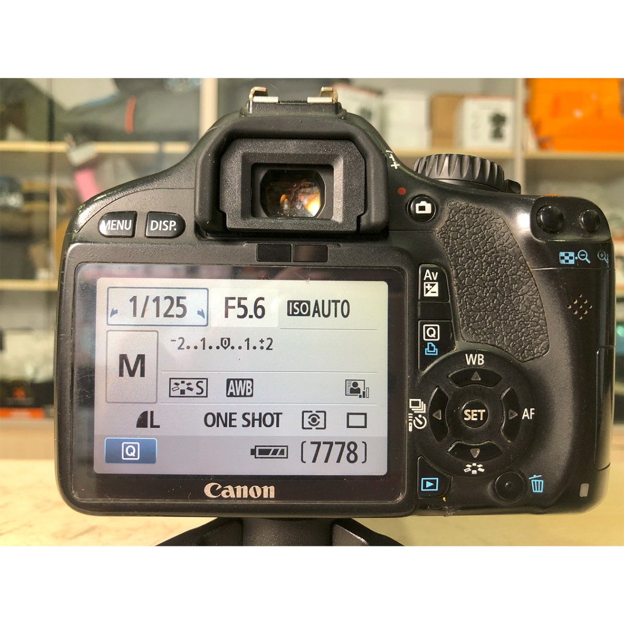 Danh mục Language trên máy ảnh Canon