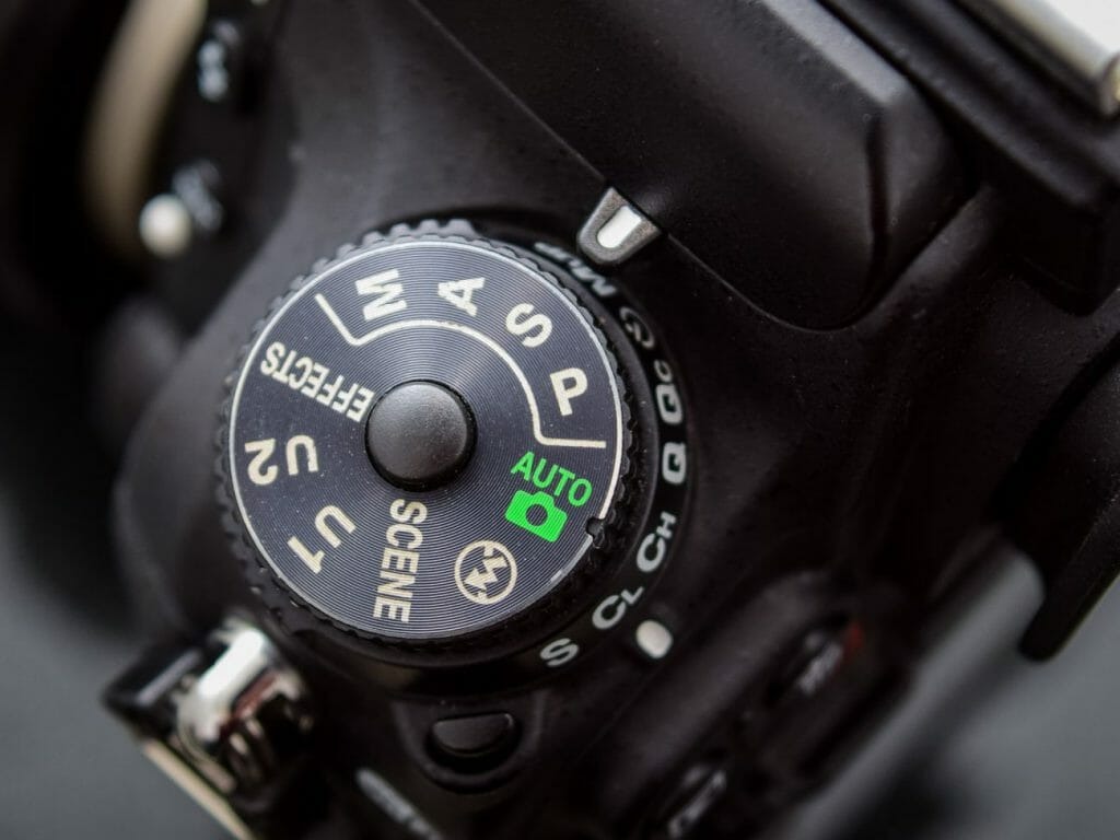 Tận dụng chế độ ưu tiên tốc độ (Shutter Priority)