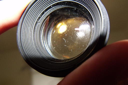 Nguyên nhân lens bị xước